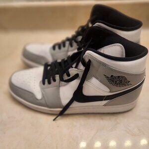 Air Jordan 1 Mid Light Smoke Grey